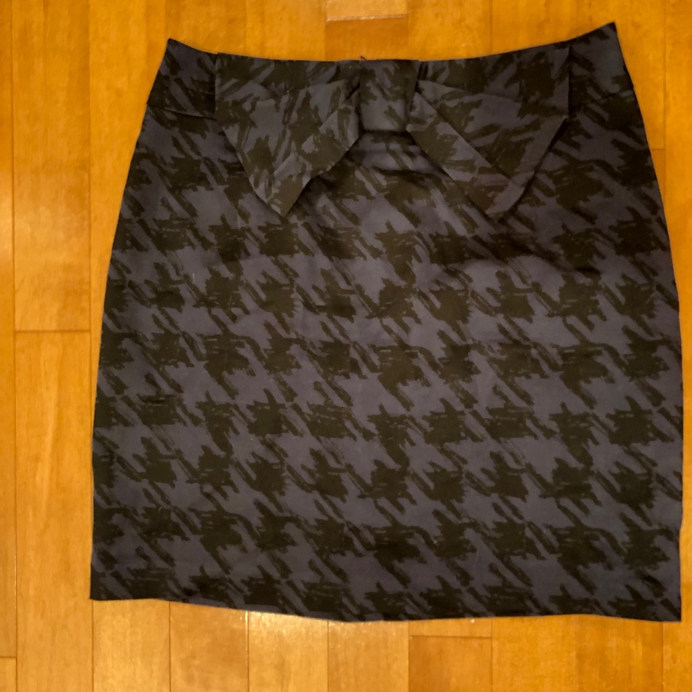 Patterned mini skirt